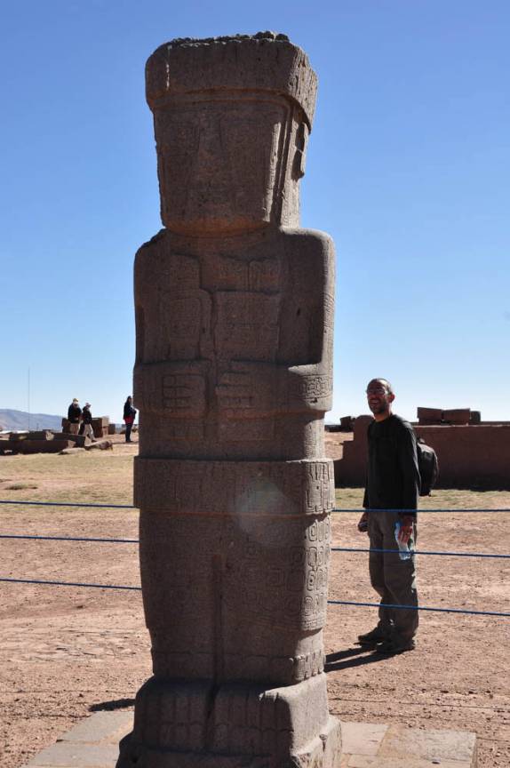 Visitando as ruínas de Tiahuanaco, na Bolívia